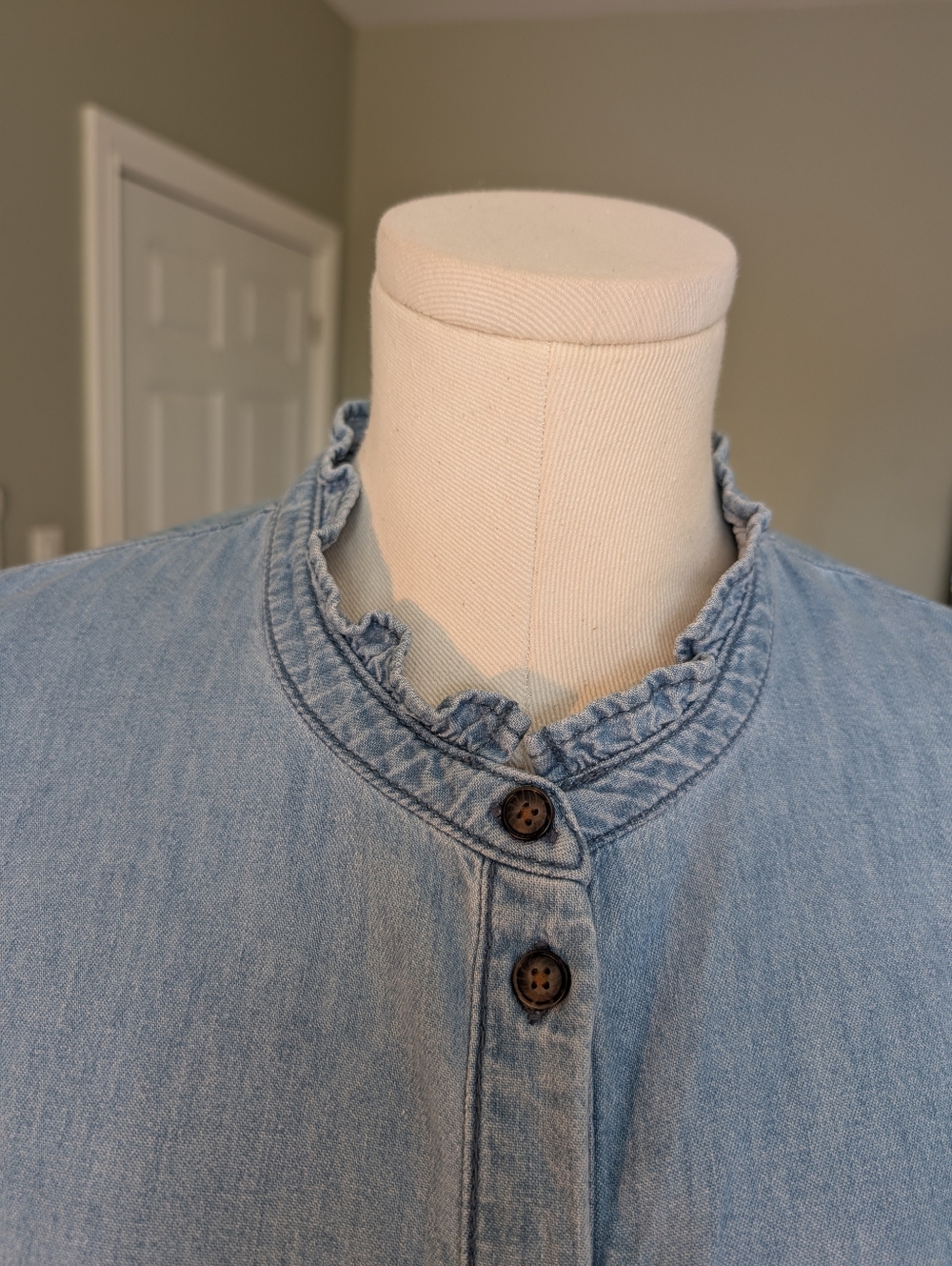 Reitmans Women's Chambray Denim Top Puff Sleeve Blouse Lightweight Size L - Picture 3 of 16